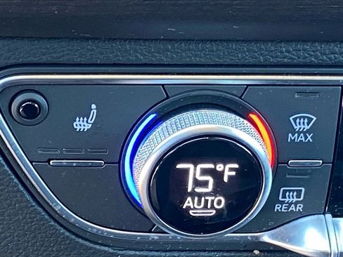 Used 2024 Audi Q5 e Premium Plus w/ Premium Plus Package image 18