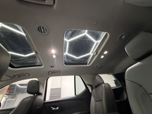 Used 2020 Chevrolet Traverse LT image 22