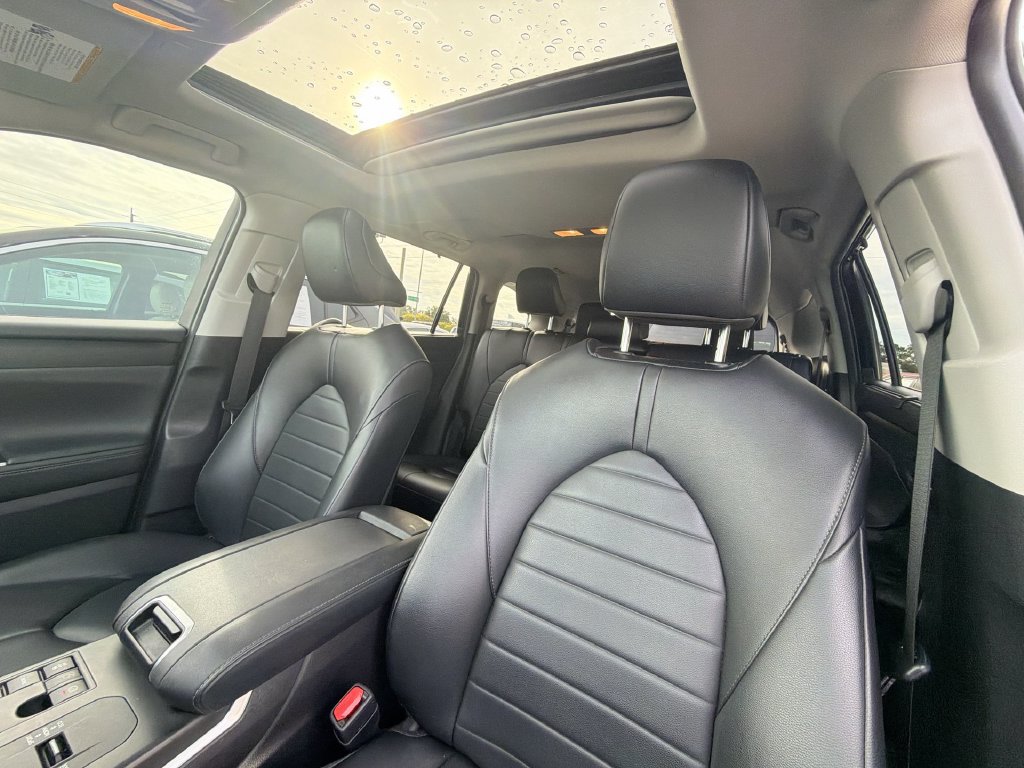 Used 2024 Toyota Highlander XLE FWD image 25