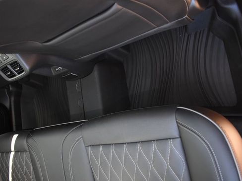 Used 2023 Buick Envision Avenir image 31