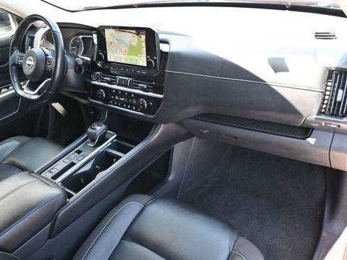 Used 2022 Nissan Pathfinder SL FWD image 9