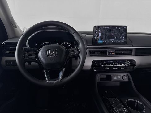 Certified 2025 Honda Pilot Touring image 28