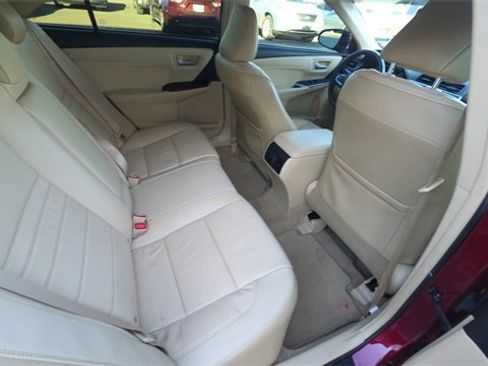 Used 2017 Toyota Camry XLE w/ Moonroof Package image 28