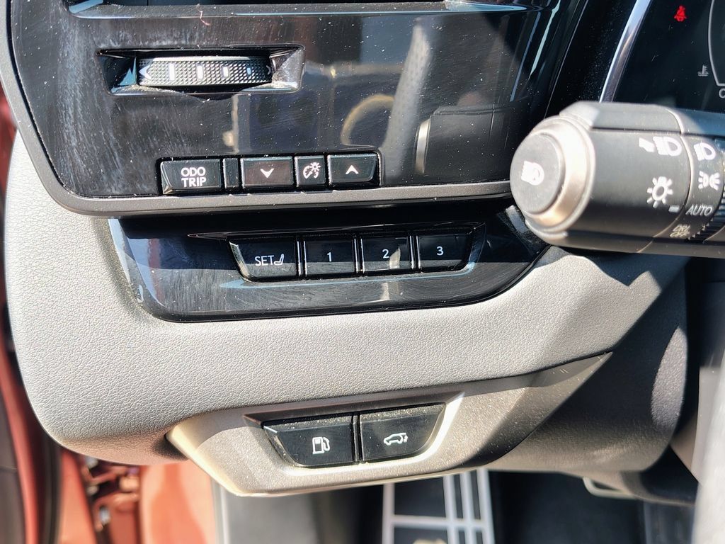 Used 2023 Lexus RX 500h F Sport w/ Cold Area Package AWD/4WD image 22