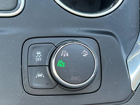 Used 2020 Chevrolet Traverse LT w/ LPO, Cargo Package image 29