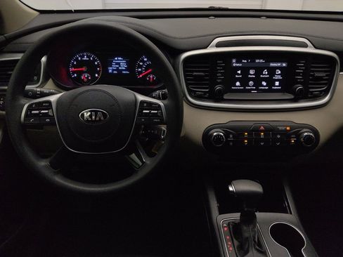 Used 2019 Kia Sorento FWD image 22