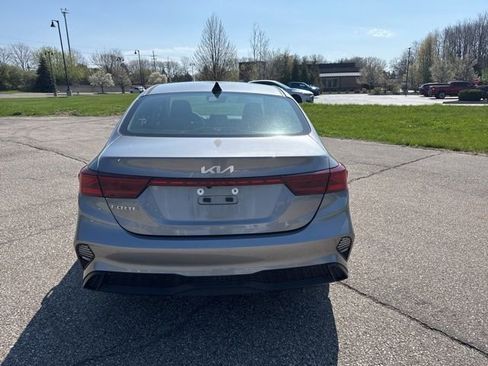 Used 2024 Kia Forte LXS w/ LXS Technology Package image 4