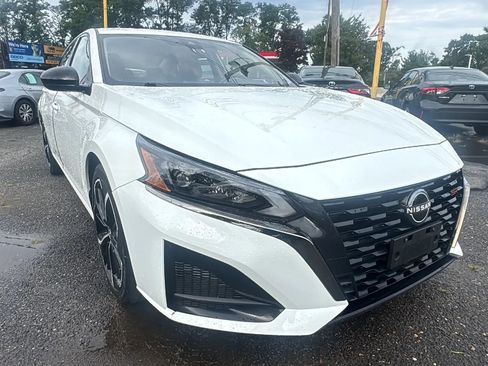Used 2023 Nissan Altima 2.5 SR FWD image 3
