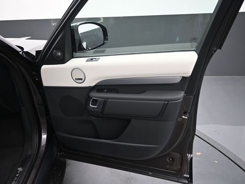 New 2025 Land Rover Discovery Dynamic SE AWD/4WD image 4