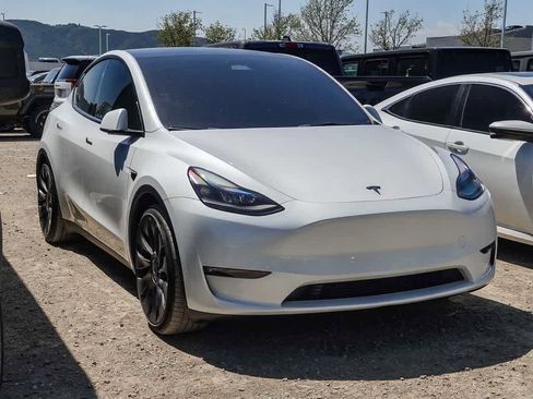 Used 2024 Tesla Model Y Performance AWD/4WD image 3