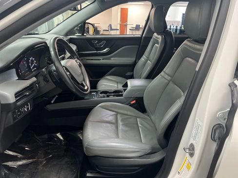 Used 2020 Lincoln Corsair Standard w/ Premium Package image 11