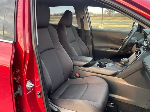 Used 2021 Toyota Venza LE image 8