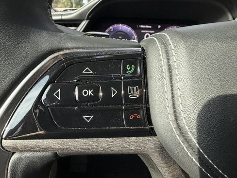 Used 2021 Jeep Grand Cherokee L Overland w/ Luxury Tech Group IV AWD/4WD image 19