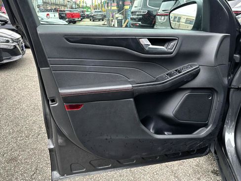 Used 2025 Ford Escape ST-Line FWD image 19
