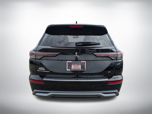 New 2026 Mitsubishi Outlander SE image 4