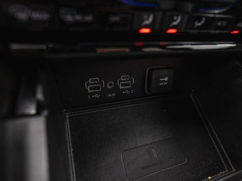 Used 2024 Jeep Grand Cherokee L Limited w/ Luxury Tech Group II image 16