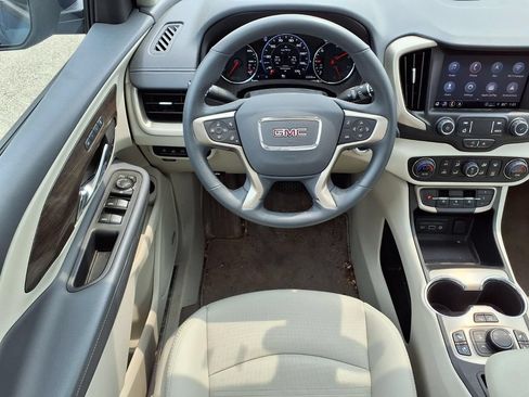 Used 2024 GMC Terrain Denali w/ Denali Premium Package AWD/4WD image 17