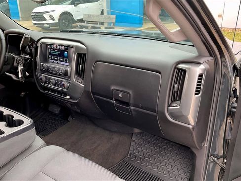 Used 2018 Chevrolet Silverado 1500 LT w/ All Star Edition image 18