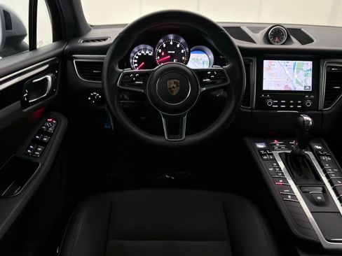 Used 2018 Porsche Macan S image 30