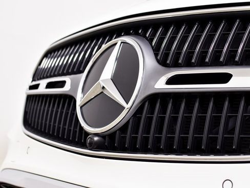 Certified 2025 Mercedes-Benz GLC 300 image 8