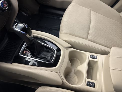 Used 2017 Nissan Rogue SV FWD image 21