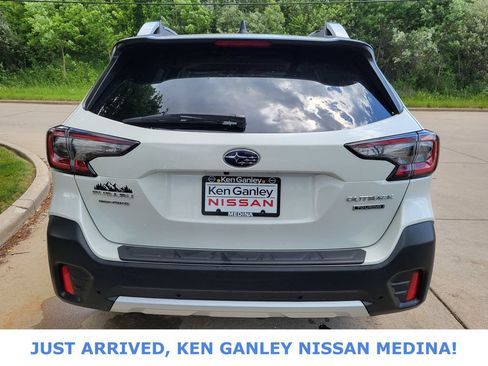 Used 2022 Subaru Outback Touring AWD/4WD image 4
