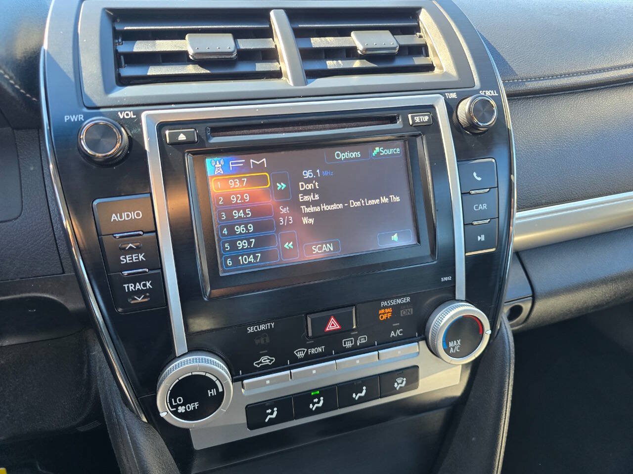 Used 2012 Toyota Camry SE FWD image 18