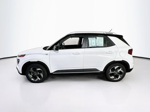 Used 2023 Hyundai Venue Limited FWD image 8