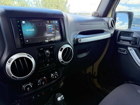 Used 2013 Jeep Wrangler Unlimited Sahara w/ Connectivity Group AWD/4WD image 28