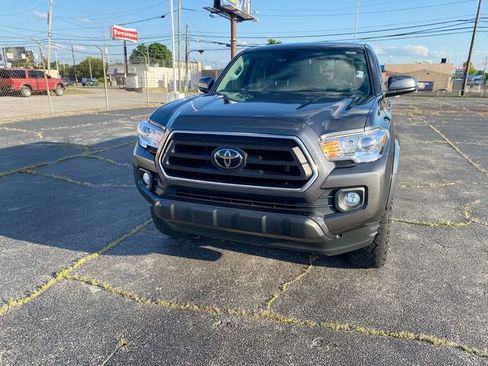 Used 2022 Toyota Tacoma SR5 RWD image 3