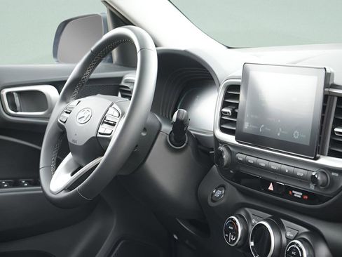 Certified 2025 Hyundai Venue SEL FWD image 13