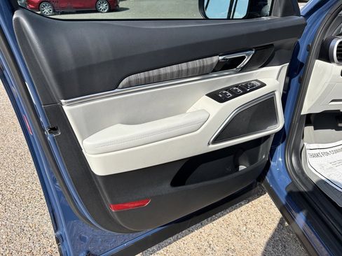 Used 2024 Kia Telluride EX image 13