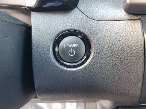 Used 2025 Toyota Camry SE image 19