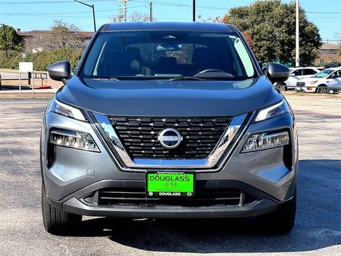 Used 2023 Nissan Rogue SV image 3