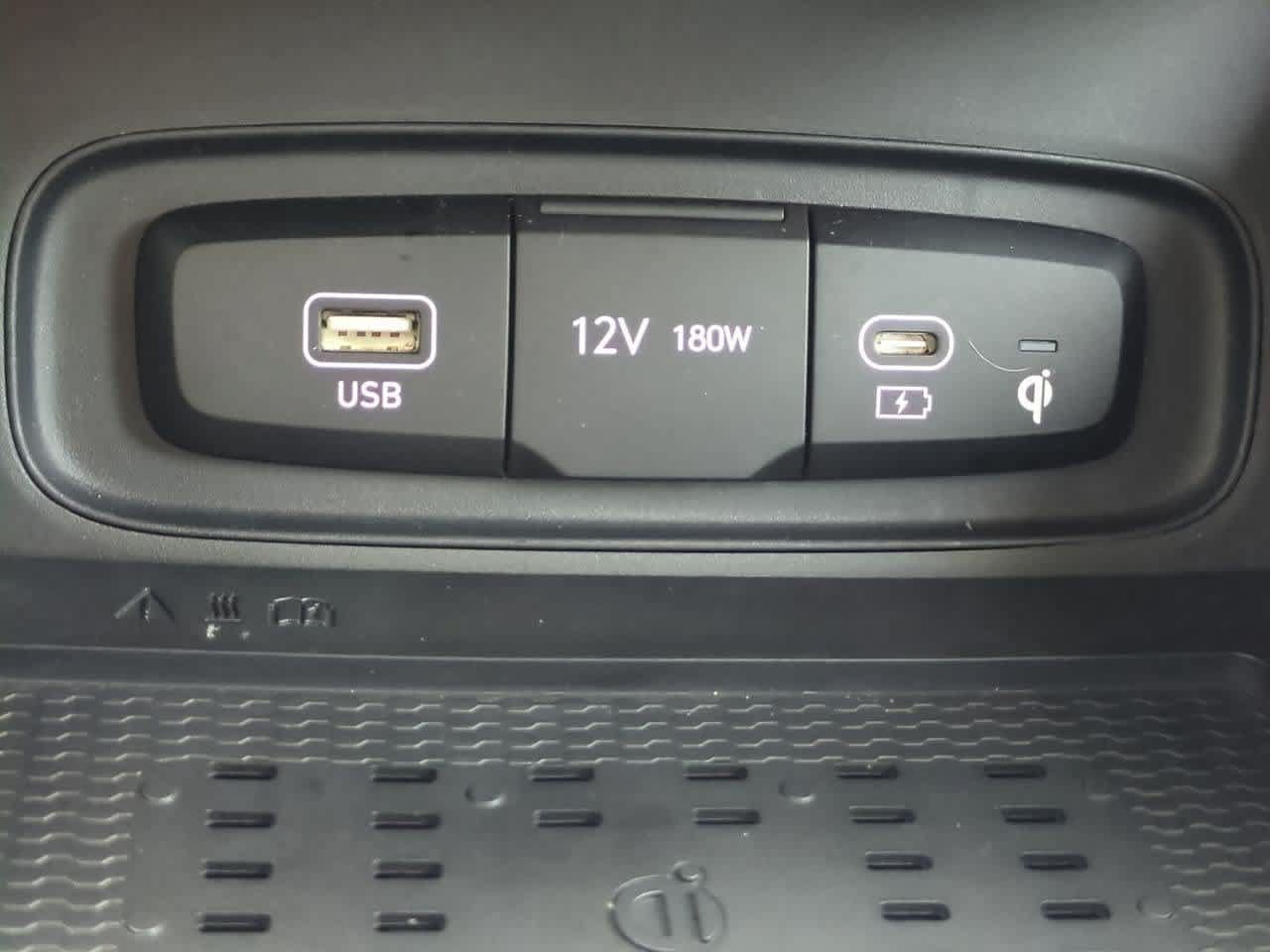 Used 2023 Hyundai Venue Limited FWD image 29
