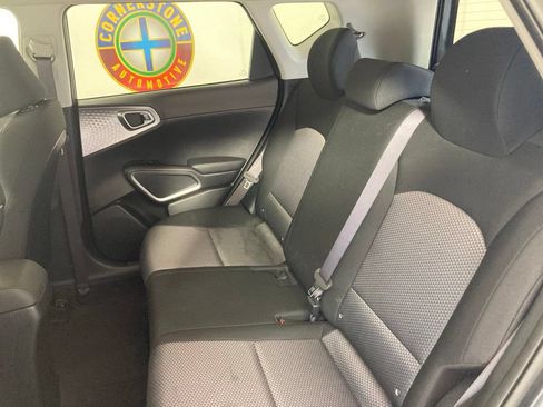 Used 2025 Kia Soul LX w/ LX Technology Package FWD image 13