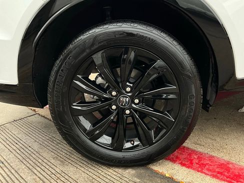 Used 2025 Buick Envista Sport Touring image 9