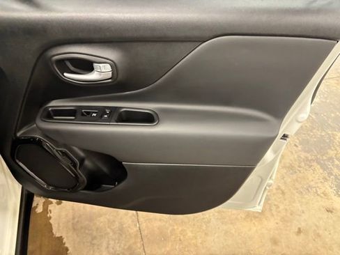 Used 2023 Jeep Renegade Altitude AWD/4WD image 22