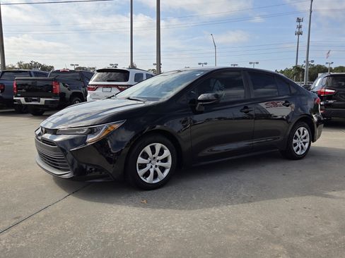 Certified 2023 Toyota Corolla LE image 3