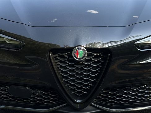 Used 2024 Alfa Romeo Giulia Veloce AWD/4WD image 12