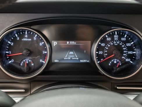 Used 2024 Kia Carnival LX FWD image 13
