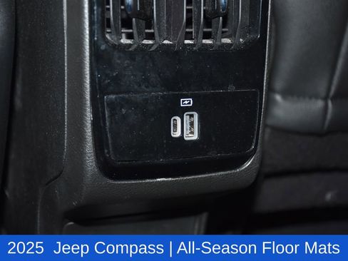 Used 2025 Jeep Compass Latitude w/ Sun & Sound Group AWD/4WD image 29