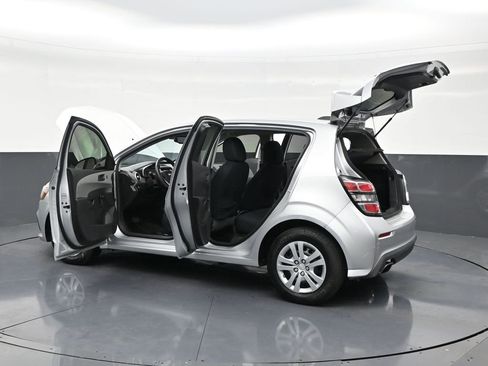 Used 2020 Chevrolet Sonic LT image 32
