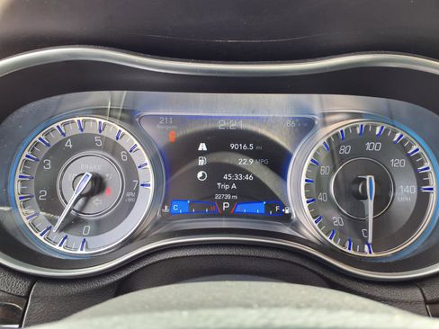 Used 2023 Chrysler 300 Touring w/ Sport Appearance Package image 17