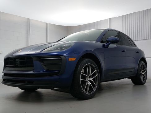 Used 2024 Porsche Macan image 1