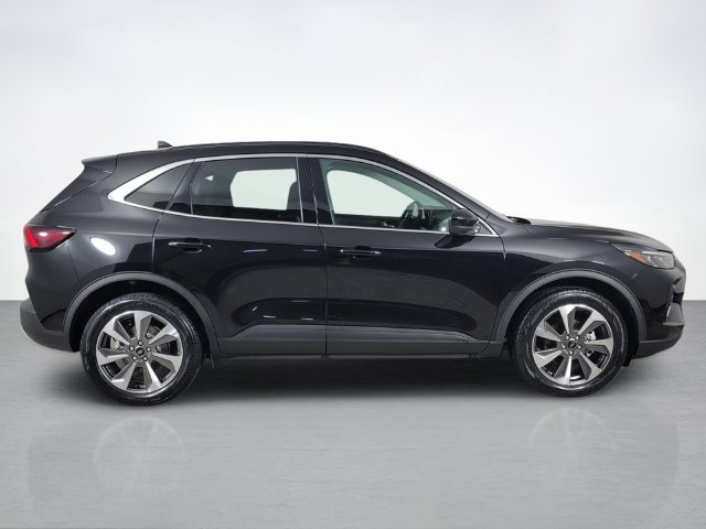 Certified 2023 Ford Escape Platinum AWD/4WD image 2