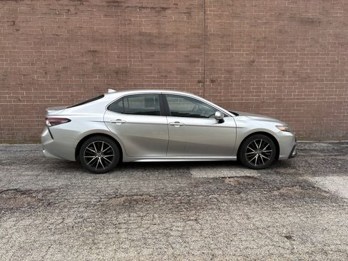 Used 2024 Toyota Camry SE FWD image 6