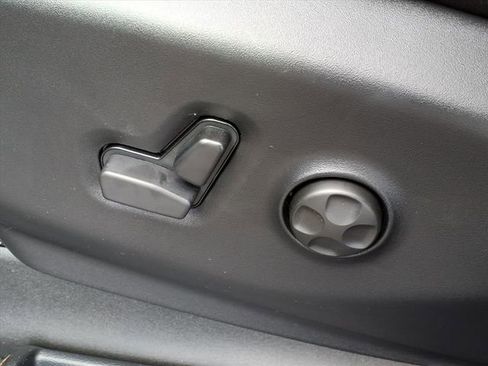 New 2026 Chrysler Pacifica Select image 8