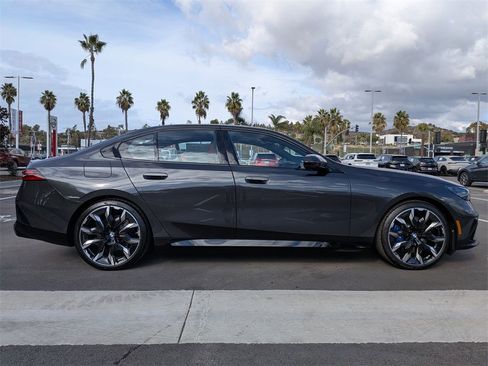 New 2026 BMW i5 eDrive40 image 3