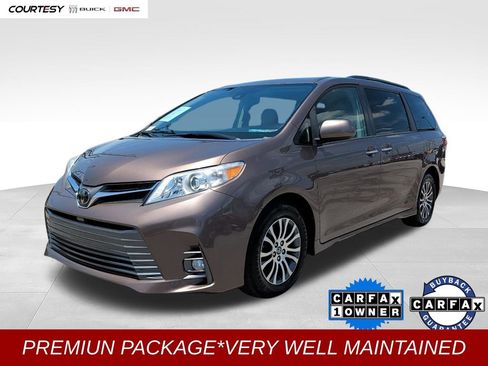 Used 2018 Toyota Sienna XLE Premium FWD image 1